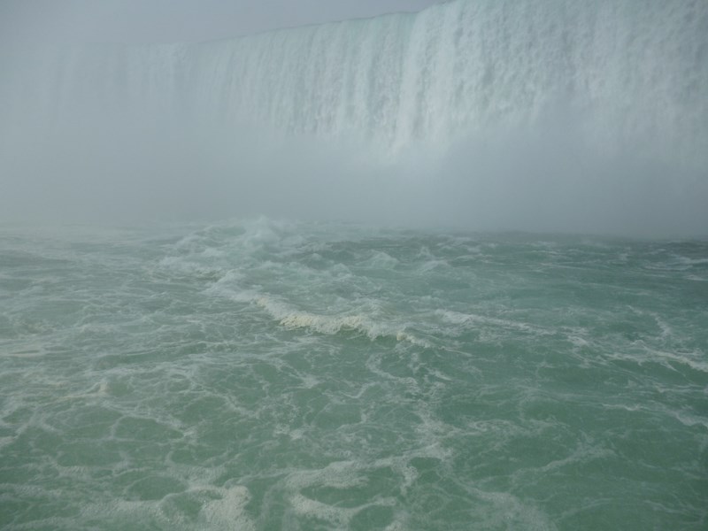 Kanadske vodopady z vyletni lodi